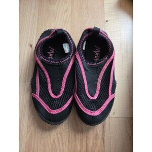 **3/$15 - Maui and Sons Little Girls Black/Pink Water Shoes Size 11